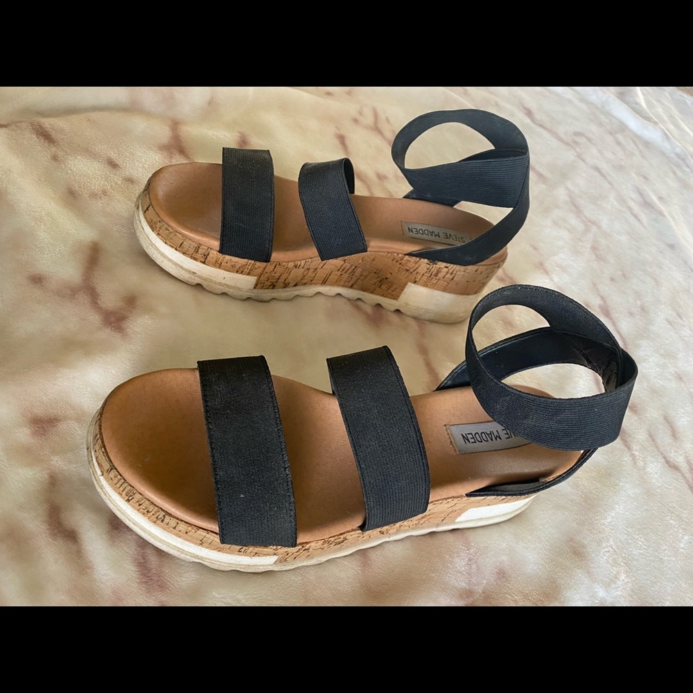 Steve Madden black platform sandals